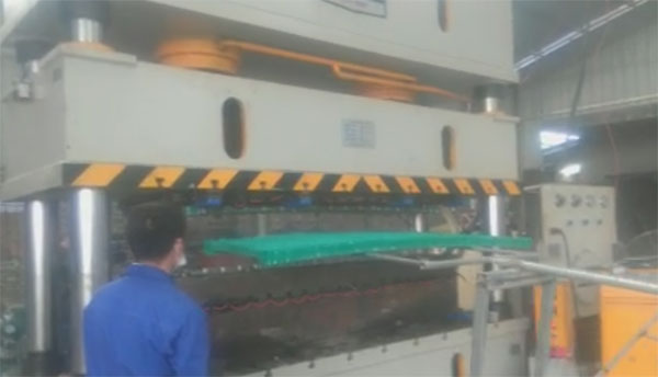 BMC復(fù)合材料漏糞板成型液壓機(jī)